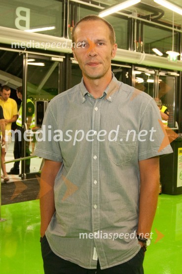 Andrej Karoli, moderator na Val 202Športni park Stožice, otvoritvena košarkarska tekma Slovenija : Španija