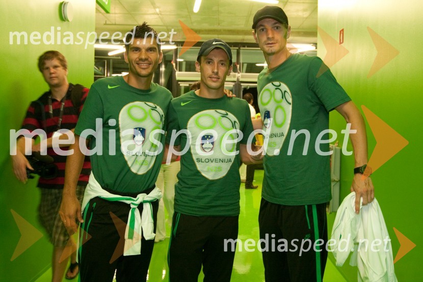 Aleksandar Radosavljevič, Robert Koren in Milivoje Novakovič, člani slovenske nogometne reprezentanceŠportni park Stožice, otvoritvena košarkarska tekma Slovenija : Španija