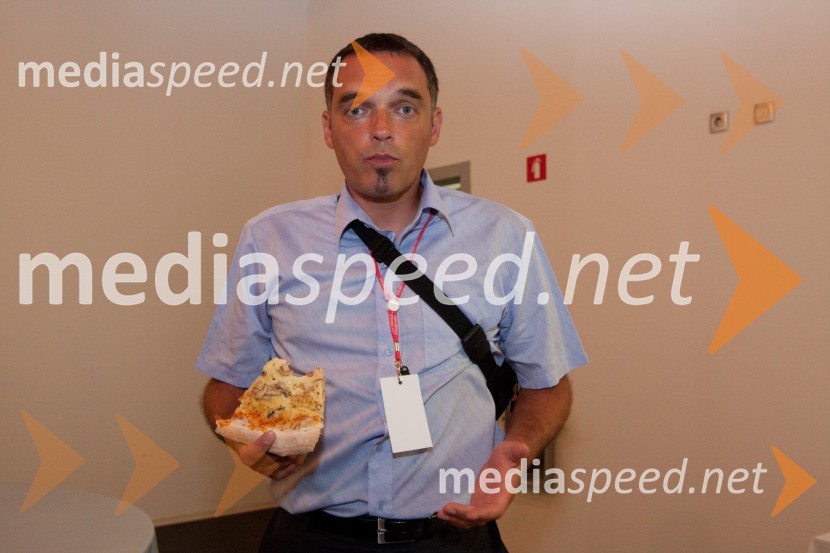 Gašper Bolhar-Gapi, komentatorŠportni park Stožice, otvoritvena košarkarska tekma Slovenija : Španija