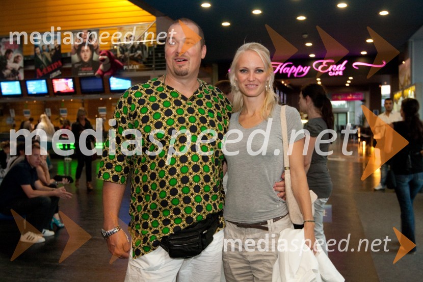 	Petra Slapar, pevka in soprog Robert Lavtar, Center alternative AltorionSalt, premiera filma