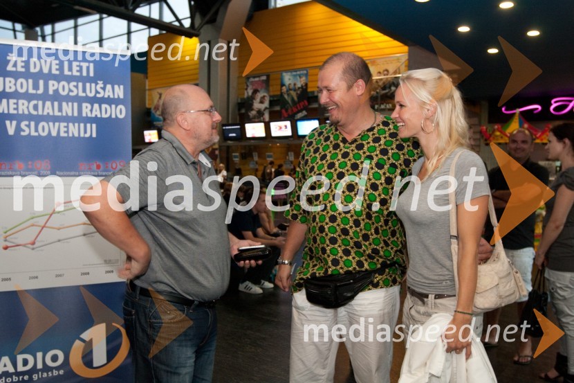 Zmago Jelinčič Plemeniti, poslanec ter vodja SNS, Robert Lavtar, Center alternative Altorion in soproga Petra Slapar, pevkaSalt, premiera filma