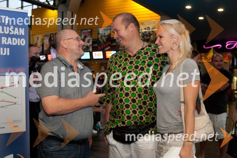 Zmago Jelinčič Plemeniti, poslanec ter vodja SNS, Robert Lavtar, Center alternative Altorion in soproga Petra Slapar, pevkaSalt, premiera filma