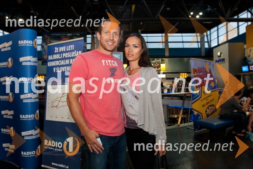 	Jure Košir, predsednik zbora za alpsko smučanje pri Smučarski zvezi Slovenije in soproga AlenkaSalt, premiera filma