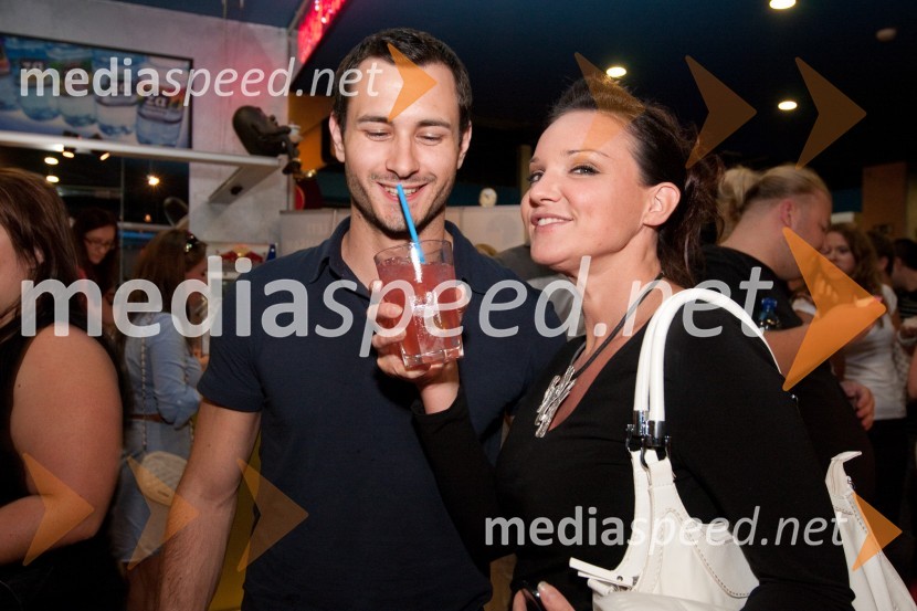 Gregor Bolčina, moderator na Radio 1 in Alenka Gotar, operna pevkaSalt, premiera filma