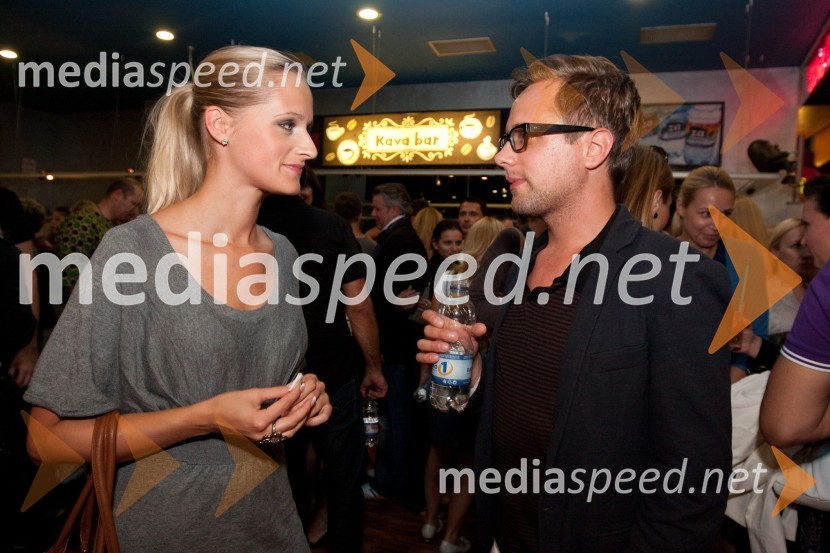 	Daniela Bervar, vodja Cotrugli Business School Slovenija in  	Aljoša Krošlin Grlj, odgovorni urednik priloge MagnetSalt, premiera filma