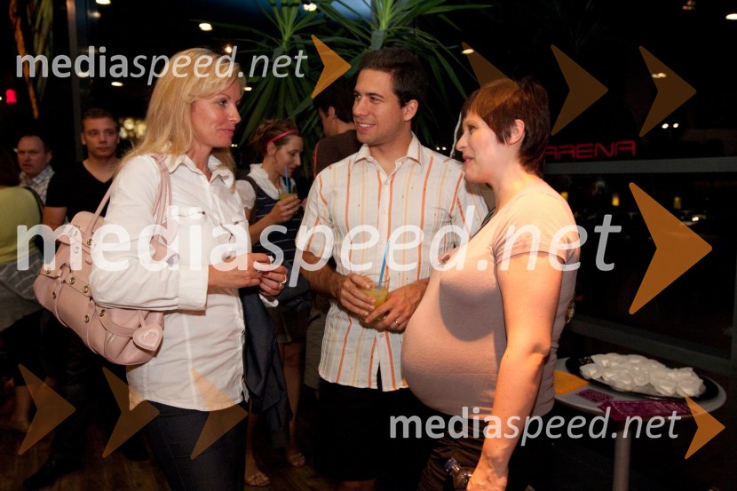 Andreja Medvedič, lastnica in direktorica Sense Wellness Cluba, Nuška Drašček, pevka in Miha RojkoSalt, premiera filma