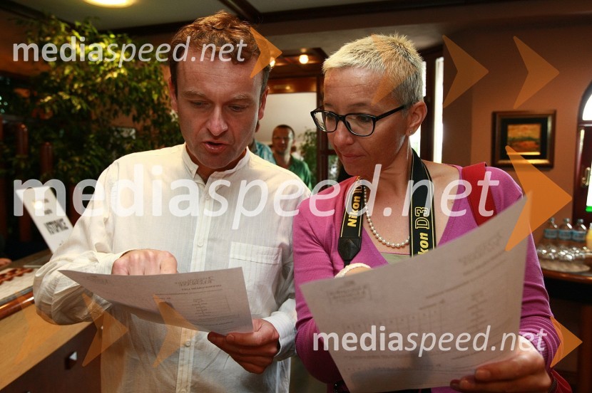 Uroš Slak, televizijski voditelj in Alenka Žavbi, fotografinja2. festival Kranjske klobase