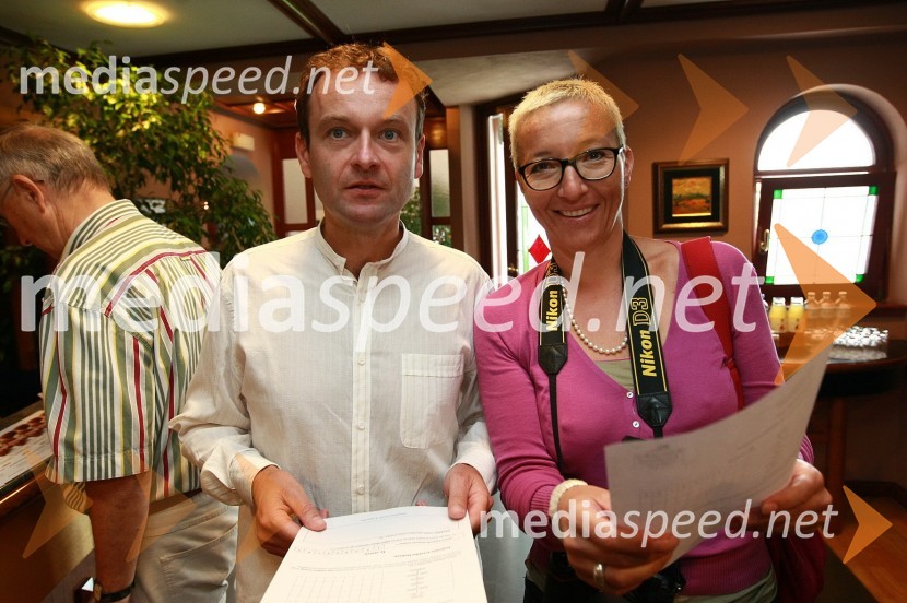 Uroš Slak, televizijski voditelj in Alenka Žavbi, fotografinja2. festival Kranjske klobase
