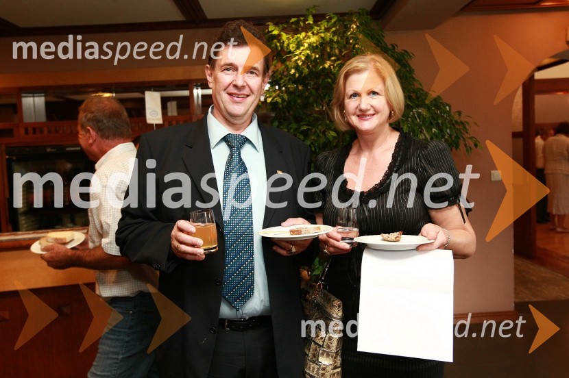Boris Gašparin, lastnik Restavracije Pikol in žena Maruša Gašparin2. festival Kranjske klobase