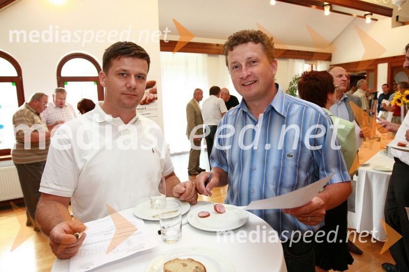 Damir Pintarič, Gostinstvo Rajh Bakovci in Danilo Steyer, predsednik Združenja družinskih vinogradnikov vinarjev Slovenije2. festival Kranjske klobase