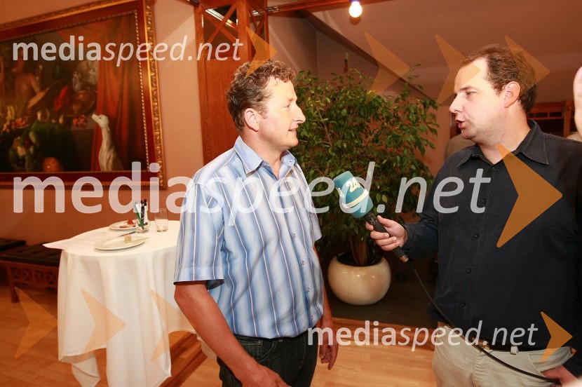 Danilo Steyer, predsednik Združenja družinskih vinogradnikov vinarjev Slovenije in Janez Usenik, novinar POP TV2. festival Kranjske klobase