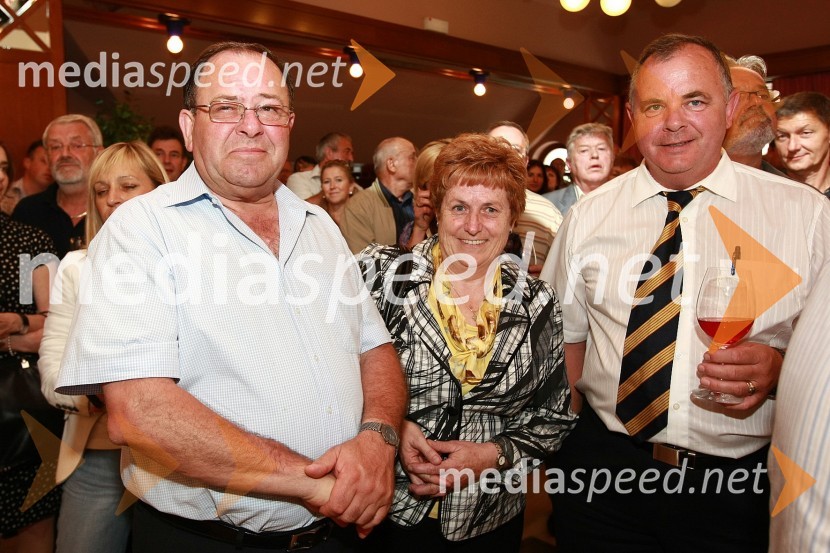 Ignac Rajh, gostilničar iz Bakovcev in Ivica Arvaj, gostinka ...2. festival Kranjske klobase