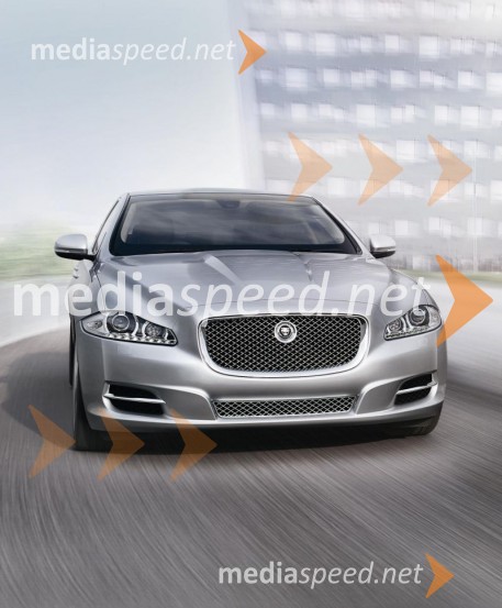 Novi Jaguar XJ Sentinel, diskretni oklepnik za najzahtevnejšeNovi Jaguar XJ Sentinel