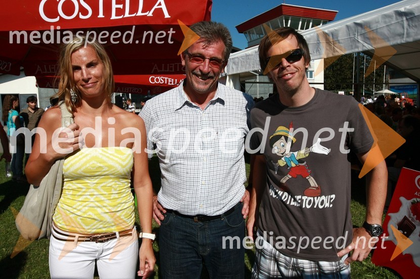 Dr. Bojan Korošec, direktor Splošne bolnišnice Murska Sobota, hči Tjaša in sin JureDobrodelni koncert za bolnišnico Murska Sobota