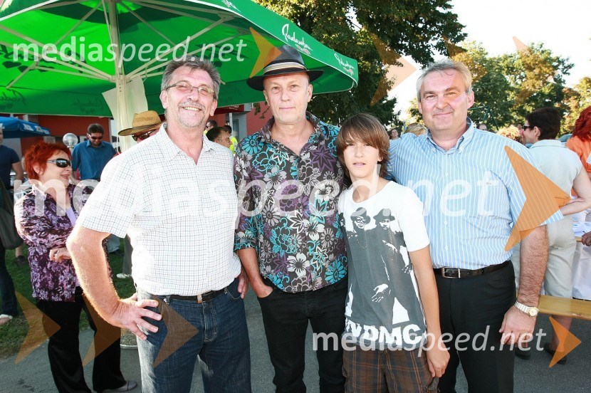 Dr. Bojan Korošec, direktor Splošne bolnišnice Murska Sobota, Vlado Kreslin, glasbenik, sin Naj Vid in Marjan Maček, pomočnik direktorja za poslovne zadeve 
	Dobrodelni koncert za bolnišnico Murska Sobota