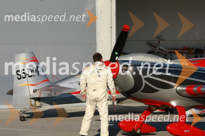 Peter Podlunšek, akrobatski pilotDobrodelni koncert za bolnišnico Murska Sobota