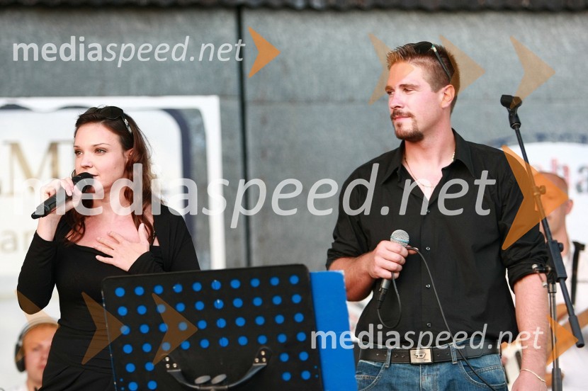 Alenka Gotar, pevka in Gašper Gustinčič, pevec skupine SonsDobrodelni koncert za bolnišnico Murska Sobota