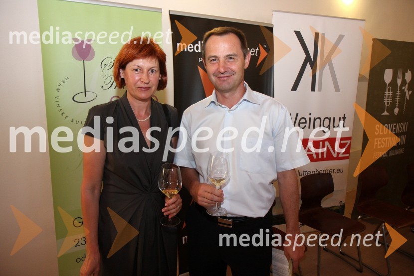 Dr. Darko Anželj, župan občine Apače in soproga TatjanaSalon Traminec 2010