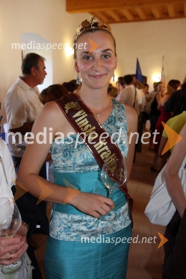 Andreja Plohl, vinska kraljica Društva vinogradnikov Radgonsko – Kapelskih goricSalon Traminec 2010