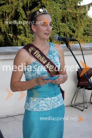 Andreja Plohl, vinska kraljica Društva vinogradnikov Radgonsko – Kapelskih goricSalon Traminec 2010