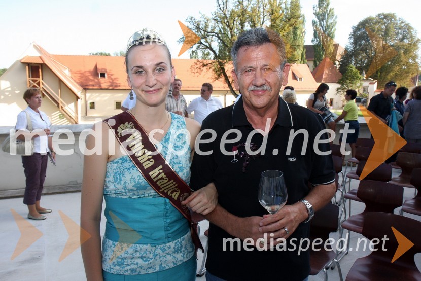 Andreja Plohl, vinska kraljica Društva vinogradnikov Radgonsko – Kapelskih goric in Anton Kampuš, župan občine Gornja RadgonaSalon Traminec 2010