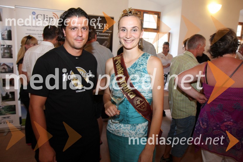 Zlatko Zahovič, športni direktor NK Maribor in Andreja Plohl, vinska kraljica Društva vinogradnikov Radgonsko – Kapelskih goricSalon Traminec 2010