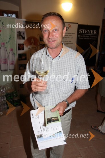 Stane Kocutar, odgovorni urednik Radia MariborSalon Traminec 2010