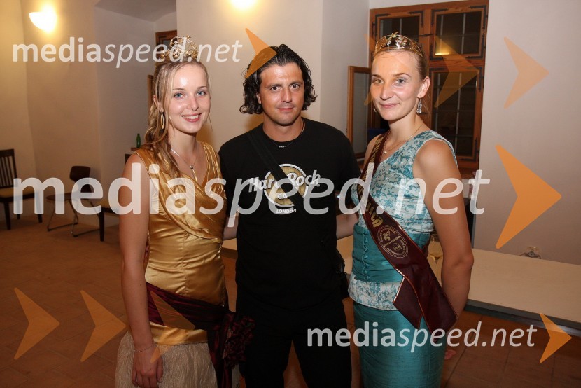 Andreja Erzetič, Vinska kraljica Slovenije 2010, Zlatko Zahovič, športni direktor NK Maribor in Andreja Plohl, vinska kraljica Društva vinogradnikov Radgonsko – Kapelskih goricSalon Traminec 2010