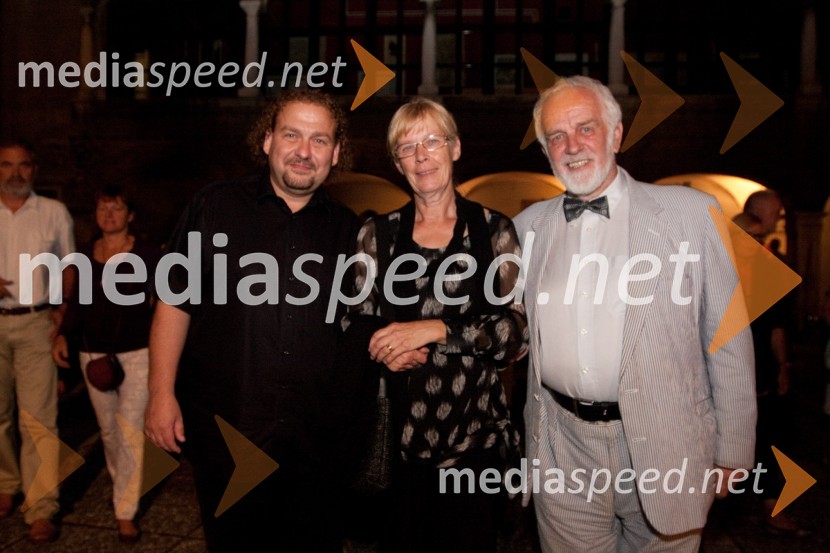 Darko Brlek, direktor Festivala Ljubljana, Mitja Meršol, nekdanji urednik Dela in soproga MojcaFestival Ljubljana 2010: Watching others, balet