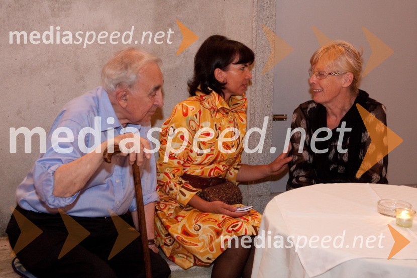 Jurij Gustinčič, novinar, Javorka Križman, mama balerine Tijuane Križman in Mojca Meršol, soproga mitja MeršolaFestival Ljubljana 2010: Watching others, balet