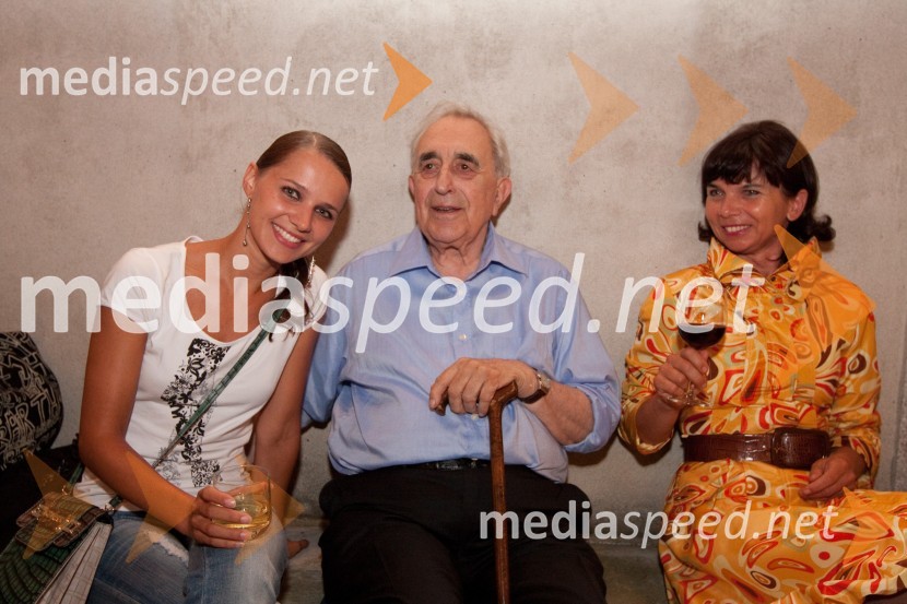 Tijuana Križman Hudernik, balerina, Jurij Gustinčič, novinar in Javorka Križman, mama balerine Tijuane KrižmanFestival Ljubljana 2010: Watching others, balet