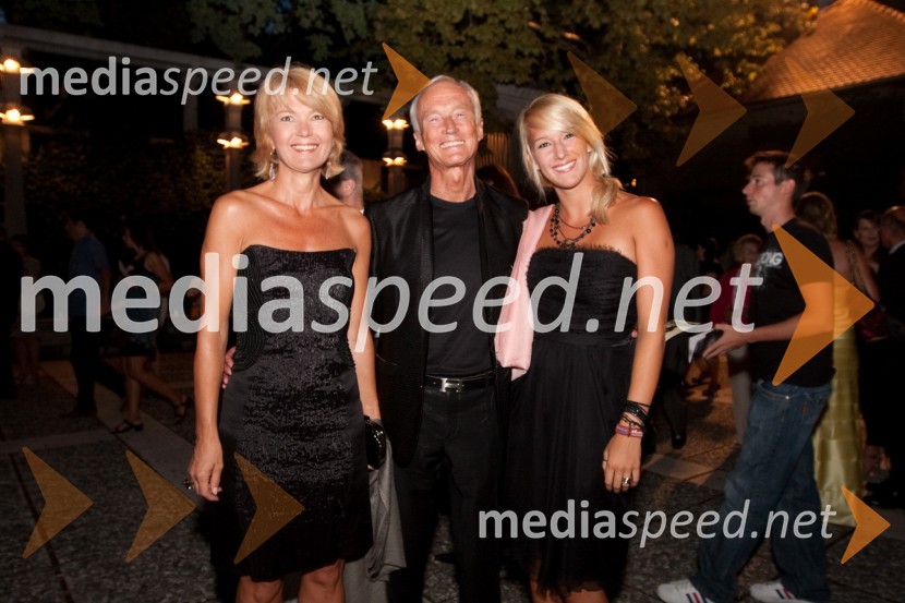 Janez Pergar, predsednik upravnega odbora podjetja Kompas d.d., soproga Nevenka Črešnar Pergar, lastnica in direktorica podjetja NP Consulting in hči KajaPaco de Lucia zaključil Festival Ljubljana 2010