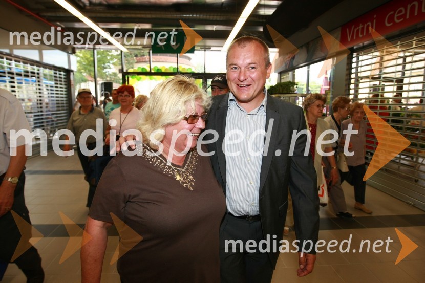 ... in Franc Kangler, župan Mestne občine MariborTržnica Maribor, odprtje osrednjega pokritega dela mariborske tržnice