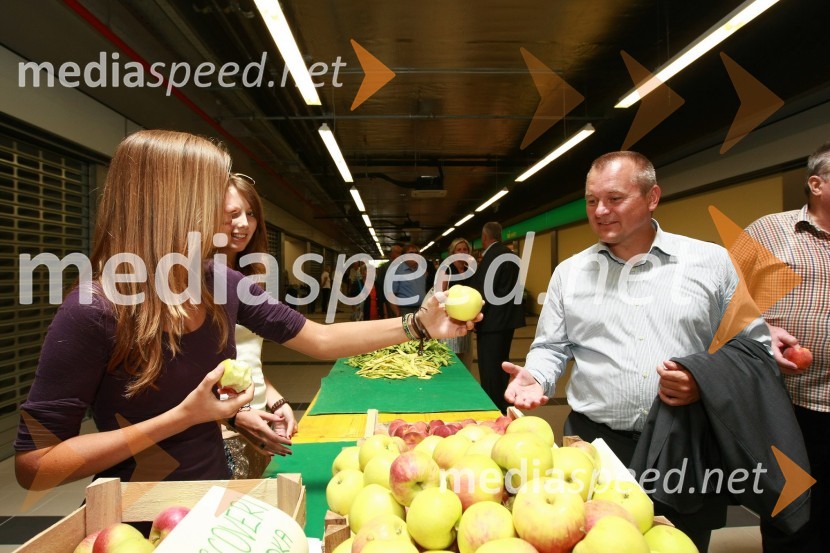 ... in Franc Kangler, župan Mestne občine MariborTržnica Maribor, odprtje osrednjega pokritega dela mariborske tržnice
