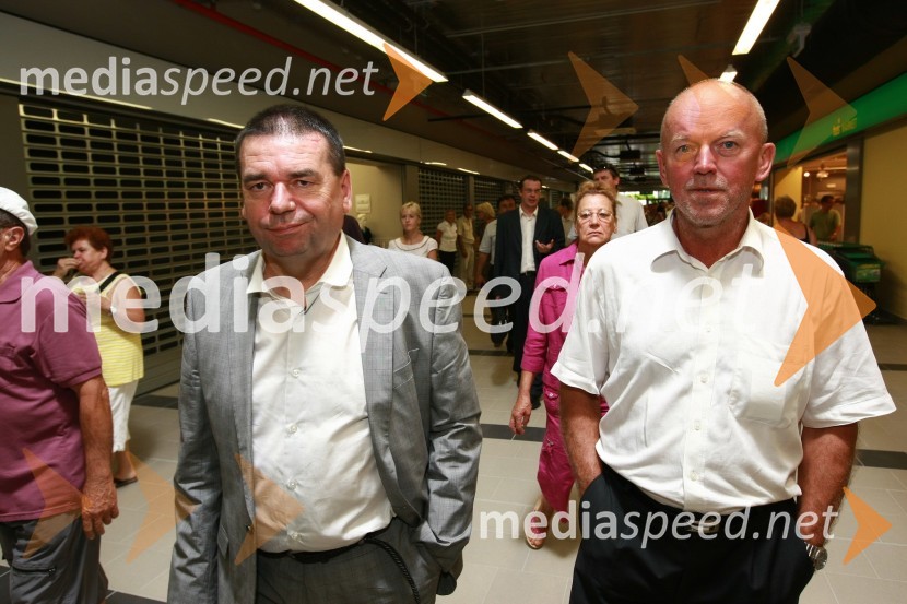 Srečko Vilar, generalni sekretar Zlate lisice in Drago Petek, direktor podjetja Elektra d.o.o.  	 
	Tržnica Maribor, odprtje osrednjega pokritega dela mariborske tržnice