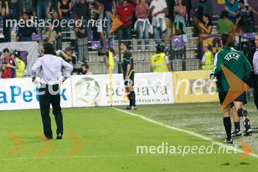 Zlatko Zahovič, športni direktor NK Maribor, stranski sodnik ter...NK Maribor - Palermo, 4. krog kvalifikacij za Ligo Europa, povratna tekma