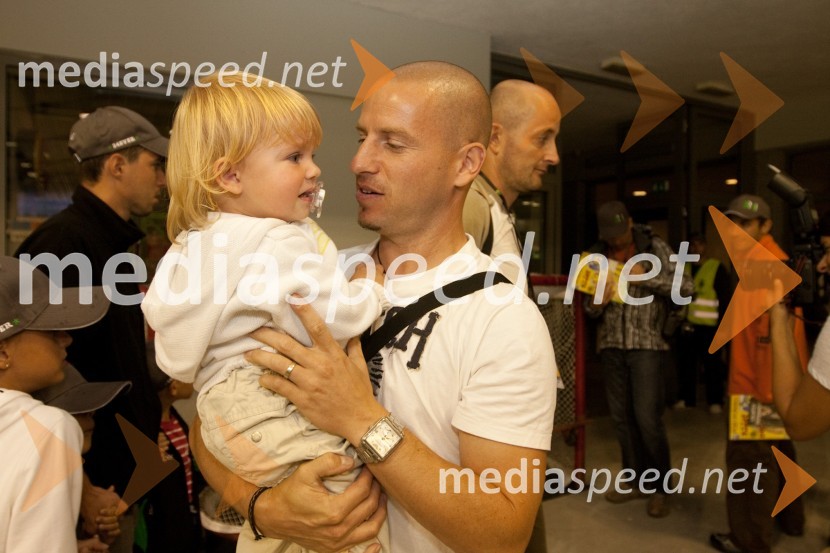 	Rene Mlekuž, nekdanji alpski smučar in hčerka Lija24ever, poslovilna tekma Tomaža Vnuka