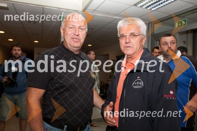 Damjan Režek, vodja članske ekipe in Bogdan Jakopič, nekdanji hokejist24ever, poslovilna tekma Tomaža Vnuka