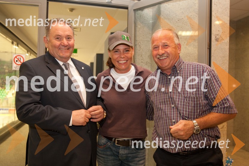 Ernest Aljančič, predsednik Hokejske zveze Slovenije, Špela Predan, novinarka in Drago Banovič24ever, poslovilna tekma Tomaža Vnuka