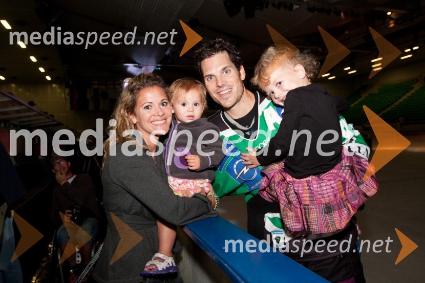 Matt Higgins, hokejist, soproga Kelly, hčerki Mika in Lily24ever, poslovilna tekma Tomaža Vnuka