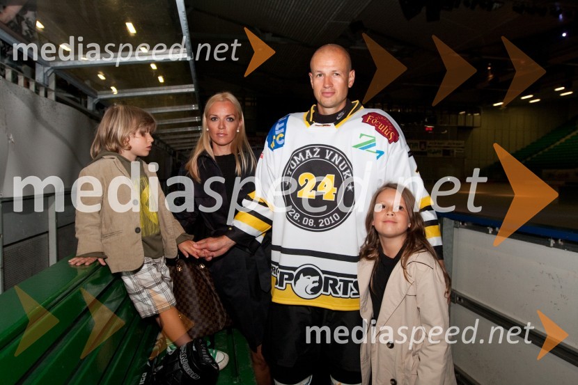 Družina Kontrec: Taj, Pika, Dejan in Liu24ever, poslovilna tekma Tomaža Vnuka