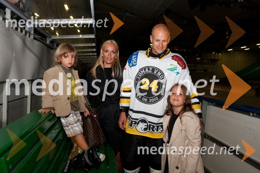 Družina Kontrec: Taj, Pika, Dejan in Liu24ever, poslovilna tekma Tomaža Vnuka