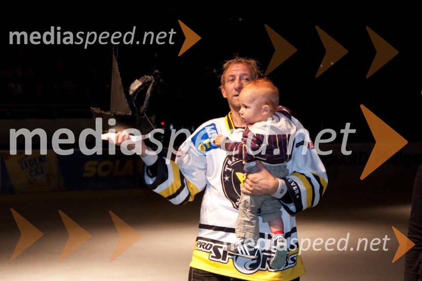 Tomaž Vnuk, hokejist in sin Vid24ever, poslovilna tekma Tomaža Vnuka