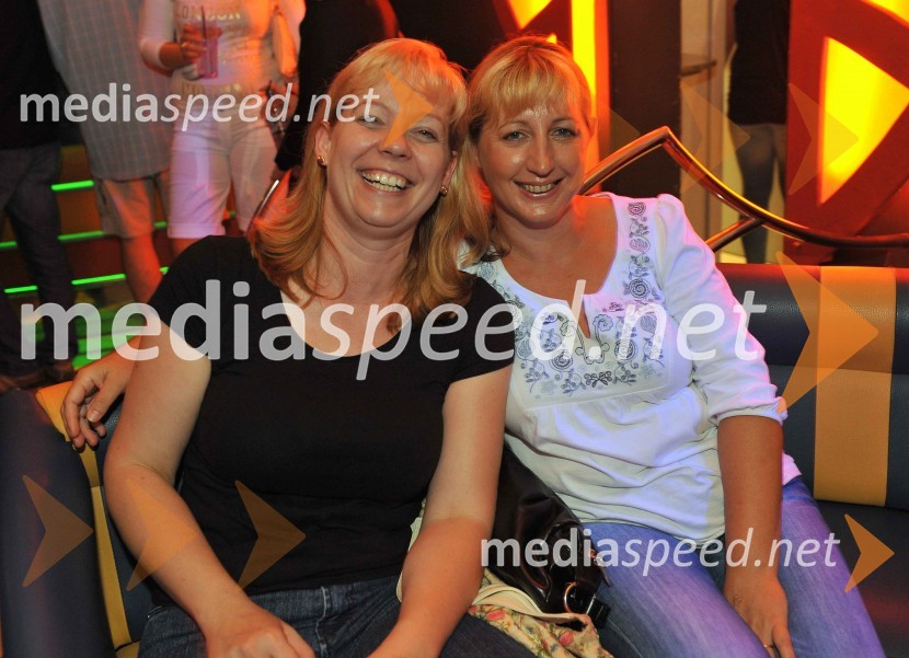 Obiskovalki15. obletnica diskoteke Yucatan