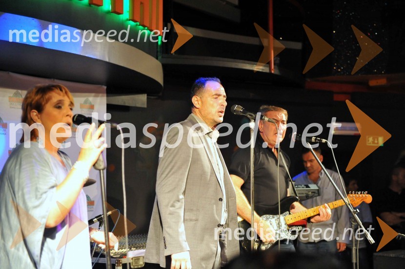 Dražen Zečić, hrvaški pevec s skupino15. obletnica diskoteke Yucatan