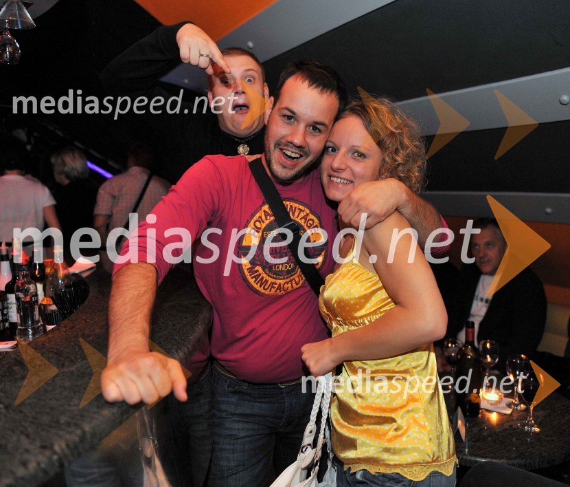 Obiskovalci15. obletnica diskoteke Yucatan