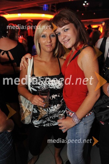 Obiskovalki15. obletnica diskoteke Yucatan