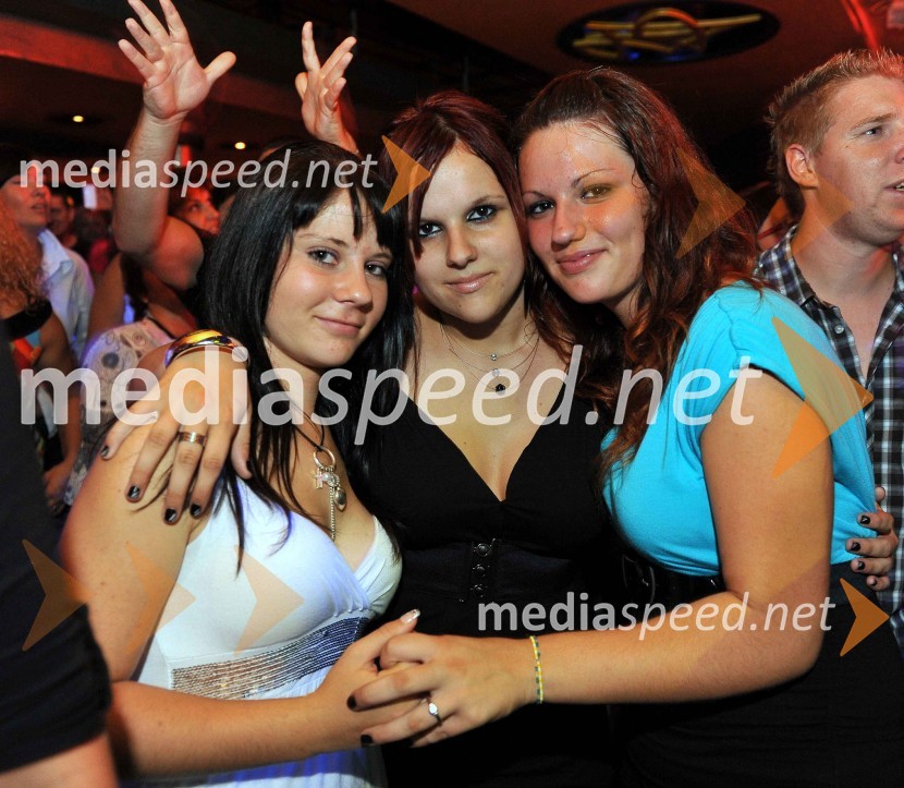 Obiskovalke15. obletnica diskoteke Yucatan