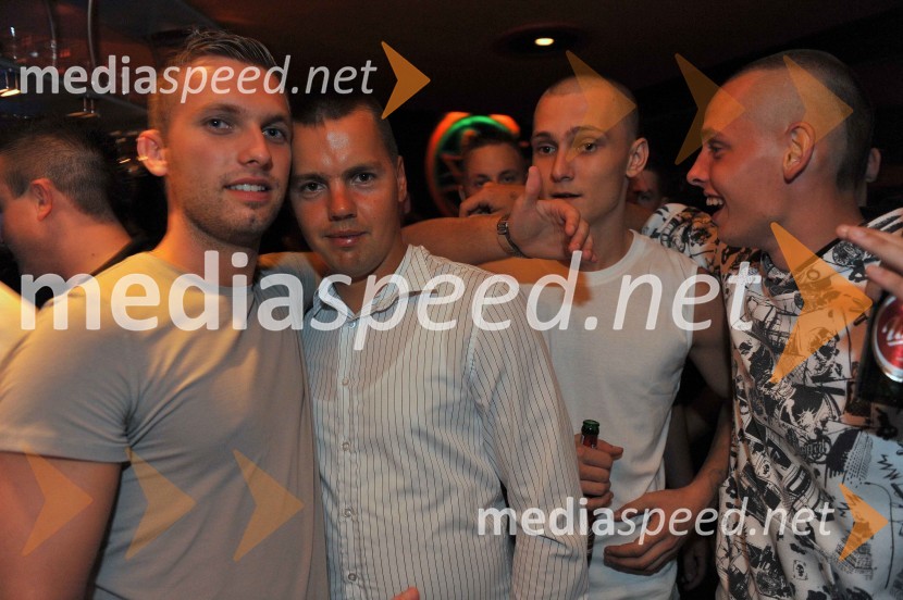 Obiskovalci15. obletnica diskoteke Yucatan