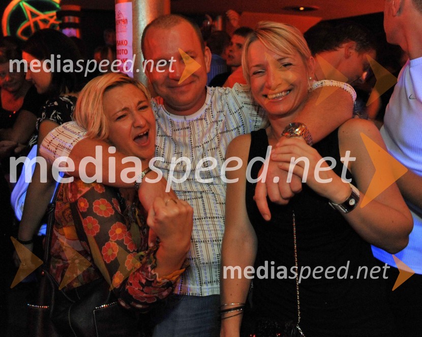 Obiskovalci15. obletnica diskoteke Yucatan